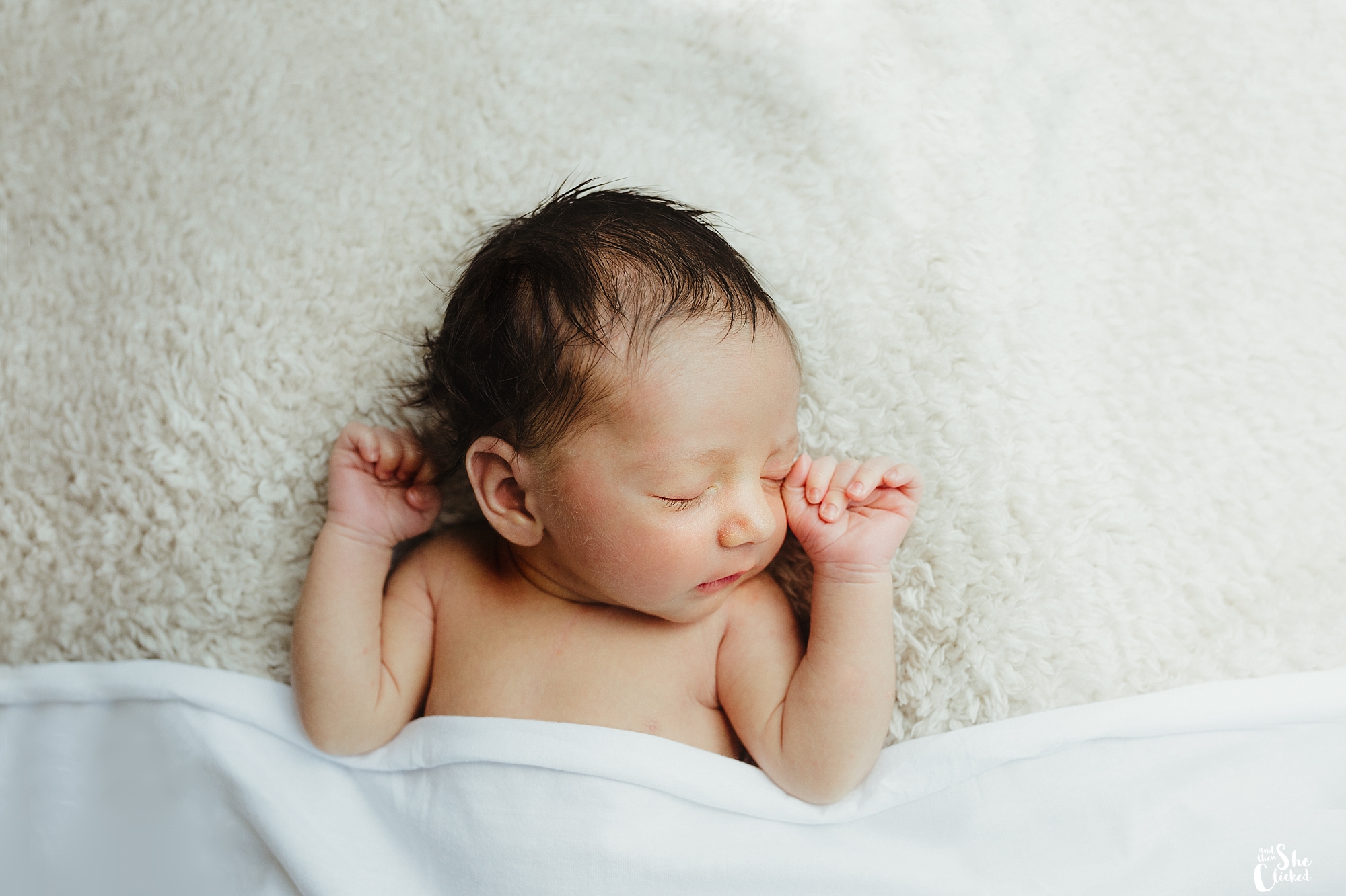 detail natural newborn photo at home