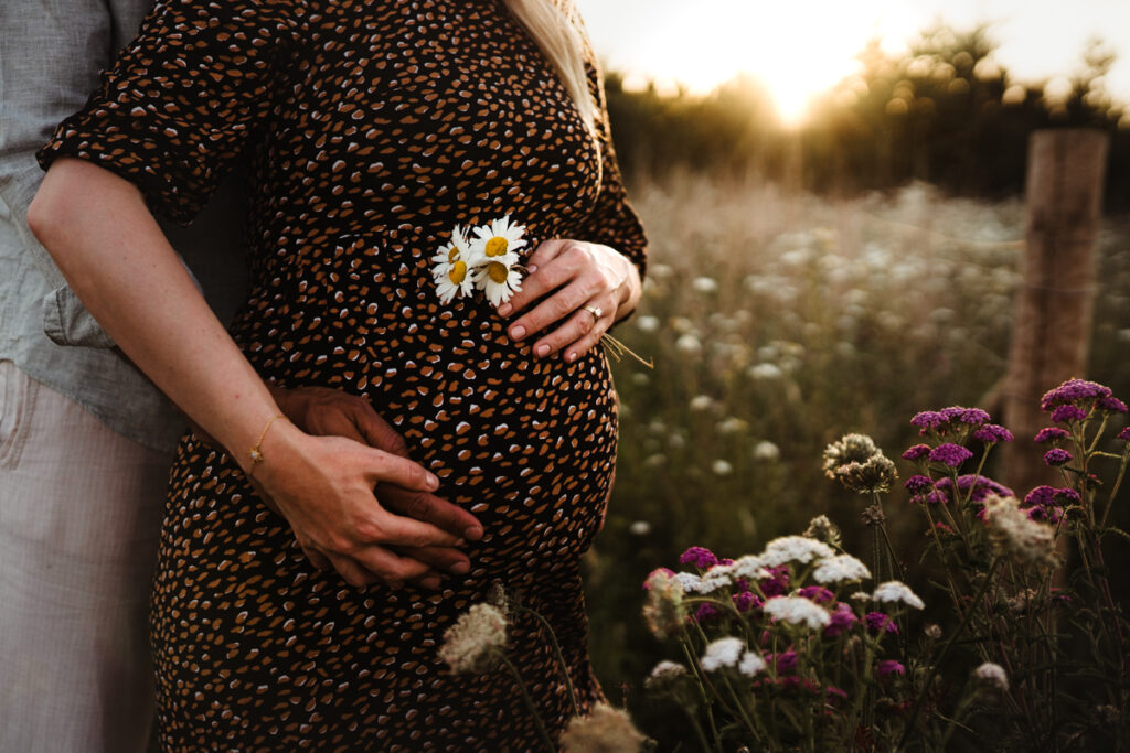 Pregnant women maternity photographer Bracknell Berkshire UK