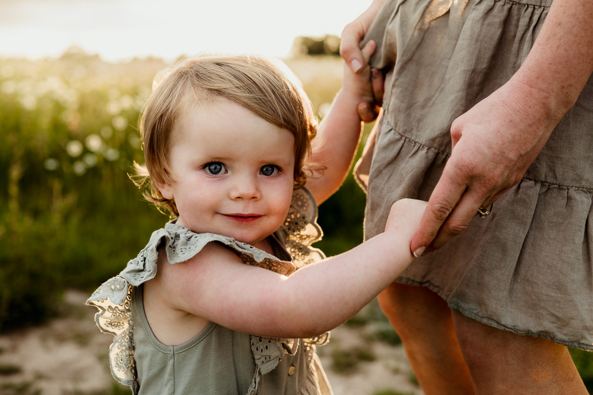 Childrens photographer in the daisy field Bracknell and then she clicked